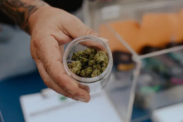 Where Can I Find the Cheapest Ounce Deals on Cannabis in Canada?