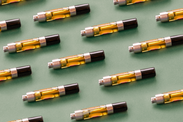 What is the Difference between a Disposable Vape Pen and a Refillable Vape Cartridge?